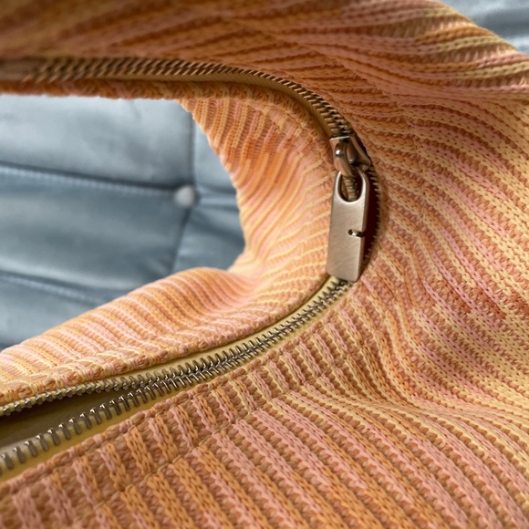 Burberry Medium Peggy Checked Duffle Tote Bag - Picture 7 of 14